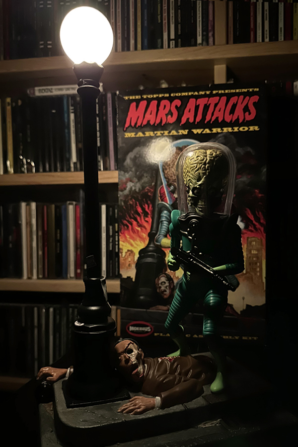 Mars Attacks Martian Warrior with working street lamp